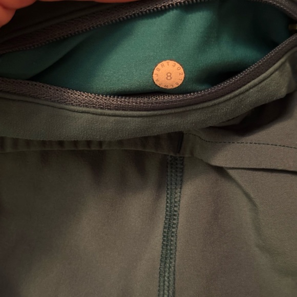 Lululemon Speed Up Shorts - Picture 5 of 7